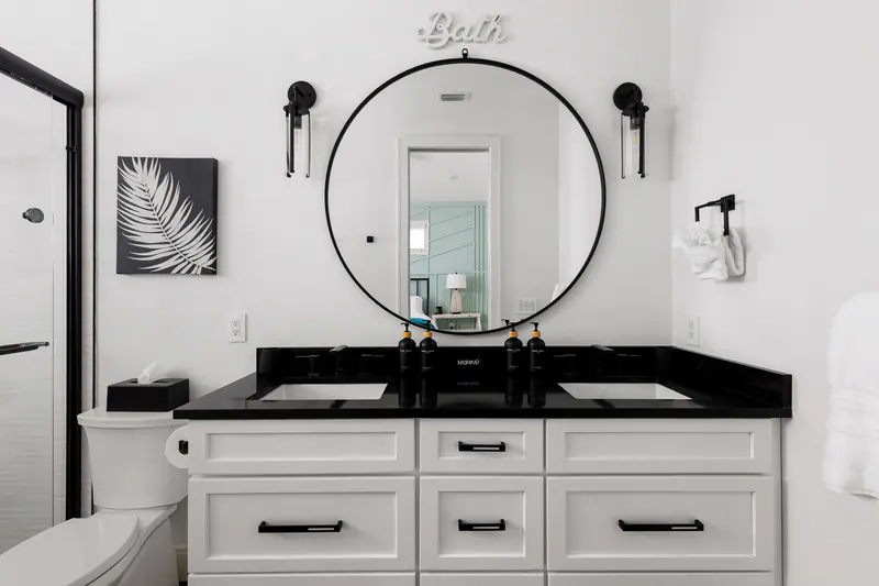 Designer bath with dual vanity and black countertops